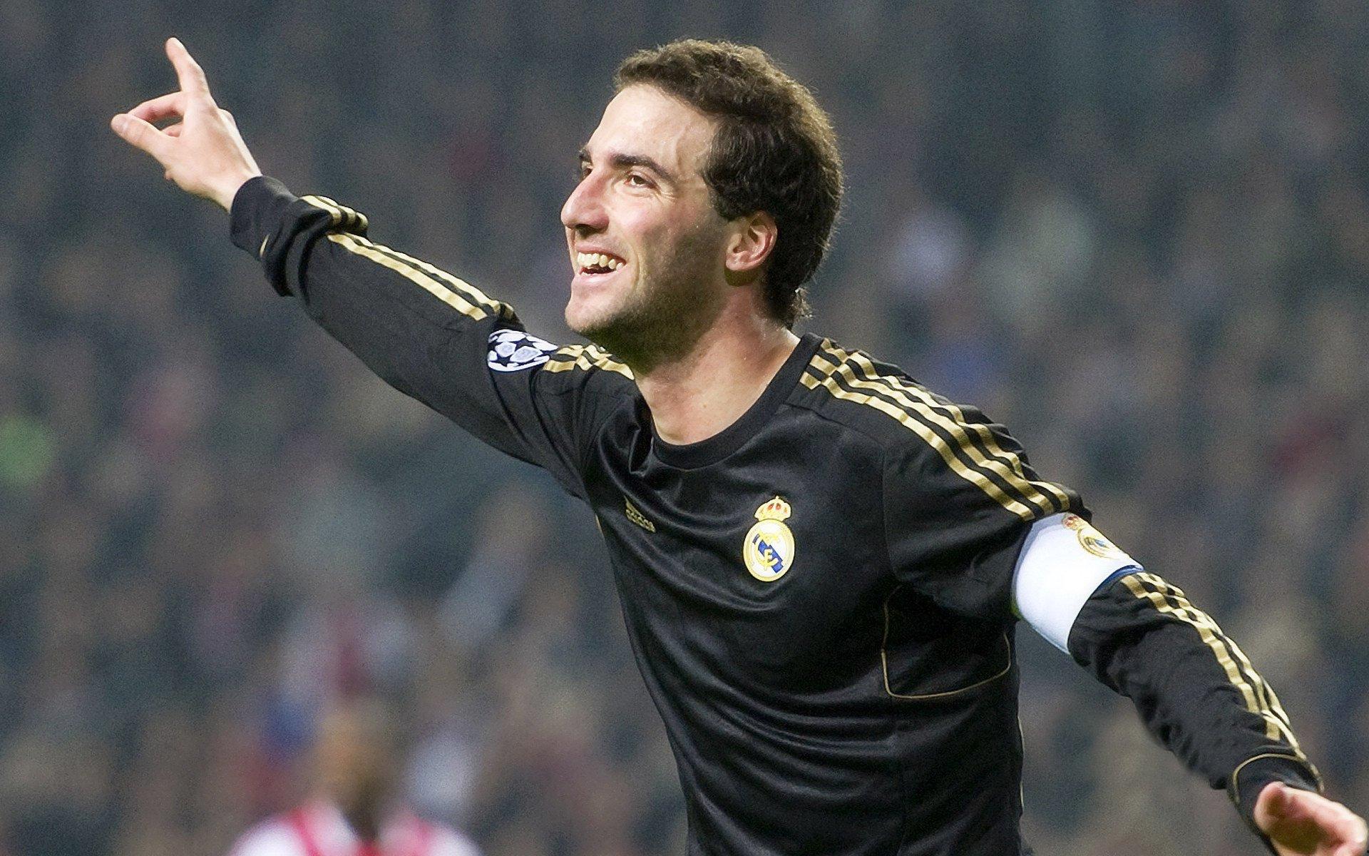 邱贻可分享温馨庆生合影 孙颖莎蒯曼并肩展露笑容